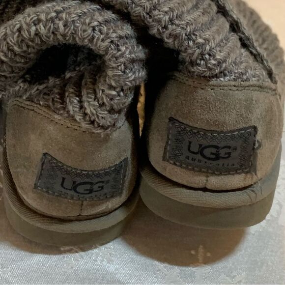 UGG Boots Classic Cardy 5819 Gray Knit 3 Button Sz 6 great soles - Picture 4 of 6